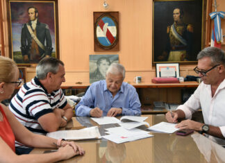 Se firmó el contrato para el inicio de la pavimentación en el Díaz Vélez