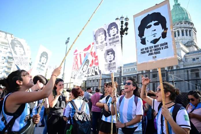 nac - jubilados y militantes marcharon al congreso1