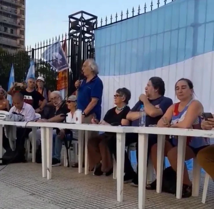 nac - política - opositores en un acto contra javier milei1