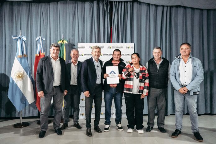 pro - san salvador - el gobernador inauguró un barrio y entregó escrituras de viviendas1
