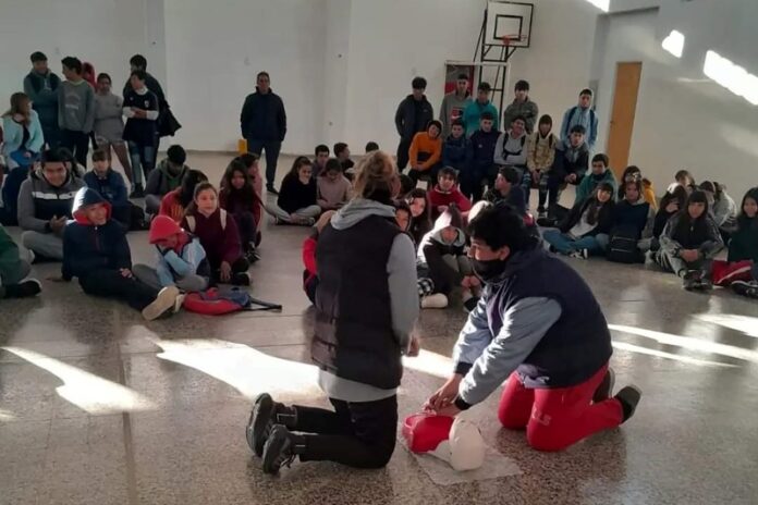 Pagina 8 Impulsan talleres de RCP en escuelas primarias y secundarias