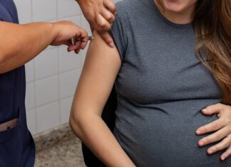 Salud insta a las embarazadas a vacunarse contra el Virus Sincicial Respiratorio para proteger a sus bebés