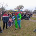 pagina 6 El carrito La Teka regaló 130 panchos a los chicos en la Plaza del Skate