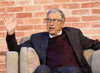 Bill Gates advierte sobre el impacto de los celulares en el pensamiento crítico de los jóvenes