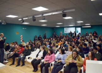 Alertan sobre los riesgos de la ludopatía digital en adolescentes