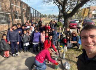 “Pinto por vos”: juegos, arte y solidaridad en la vereda del Hospital Urquiza