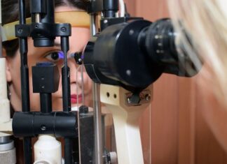 Salud recuerda que sólo se deben adquirir lentes en ópticas habilitadas