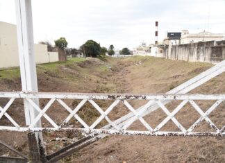 El Municipio avanza con la limpieza de las vías del ferrocarril