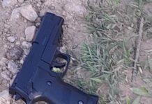 Incautaron la réplica de un arma a un menor y se generó una situación violenta en la comisaría con el padre del adolescente