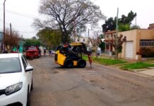 Obras y Servicios. Bacheo en Santa Teresita y pavimentación en distintos barrios