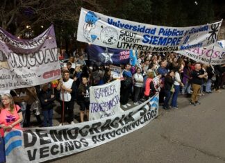 Plaza Ramírez se llenó de voces en defensa de la universidad y la salud