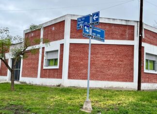 Avanza la instalación de nueva cartelería vial en Concepción del Uruguay