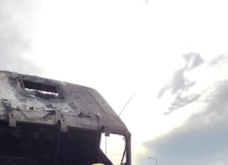 Incendio de camión en autovía y principio de incendio en vivienda movilizaron a Bomberos Voluntarios