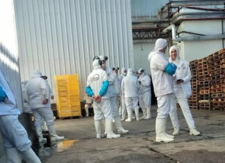 Trabajadores de Granja Tres Arroyos inician paro total en Concepción del Uruguay por impago de salarios