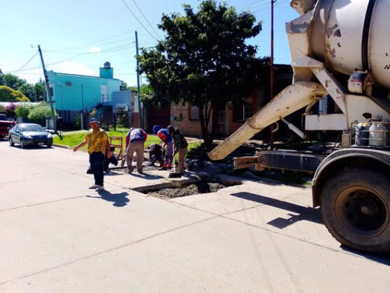 Avanzan obras de bacheo y acondicionamiento vial en múltiples barrios ...