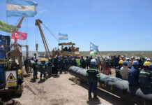 Histórica soldadura: terminaron de unir el oleoducto que conecta Vaca Muerta con el Océano Atlántico