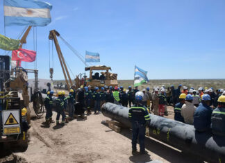 Histórica soldadura: terminaron de unir el oleoducto que conecta Vaca Muerta con el Océano Atlántico