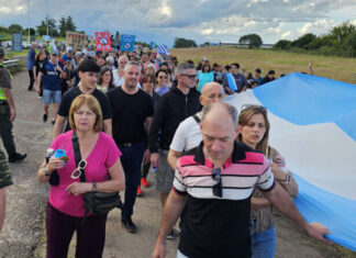 Masiva marcha en Colón reclama contra la instalación de planta de HIF Global en Paysandú