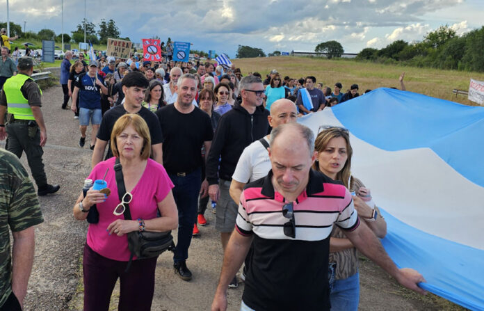 MARCHA-AL-PUENTE-ARTIGAS-PL-696x447_jpg