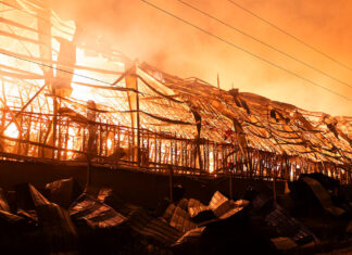 Múltiples explosiones en un incendio industrial de Ezeiza dejaron más de 20 heridos
