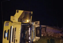 Vuelco de camión con carga de pollos congela tránsito en Ruta Nacional 14