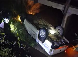 Despiste en Ruta 18: una camioneta cayó bajo un puente y el conductor sufrió heridas graves