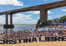 Cristina Kirchner: «Que yo esté privada de mi libertad es la metáfora perfecta de una argentina a la que la están liquidando»