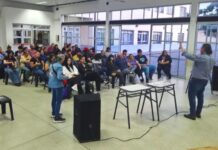 En la Escuela de Jóvenes y Adultos. Presentaron el Mapa de la Memoria Uruguayense ante un grupo de estudiantes