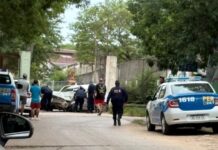 Emergencia vial. Un auto chocó contra un paredón y evacuaron a los vecinos por fuga de gas