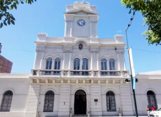 Un allanamiento confirmó que un joven violó la domiciliaria y la Policía secuestró una motocicleta