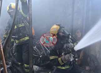 Bomberos Controlan Incendio en Vivienda y Local Adyacente en Barrio Santa Teresita