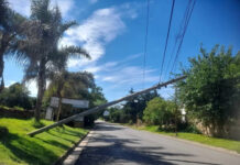 Vecinos alertan por un poste con peligro inminente de derrumbe en Concepción del Uruguay