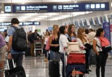 VACACIONES. La cantidad de cash autorizado para salir del país