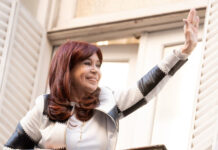 Cristina Kirchner cuestionó la indexación cambiaria y afirmó que la economía «está en caída libre»