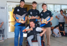 Alumnos de la Escuela Técnica Nº 3 de CdelU motorizaron una silla de ruedas para el Instituto Igualar de Urdinarrain