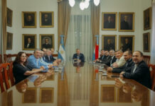 Frigerio entregó el decreto que habilita la personería jurídica a instituciones religiosas en Entre Ríos