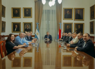 Frigerio entregó el decreto que habilita la personería jurídica a instituciones religiosas en Entre Ríos