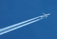 Las estelas de los aviones, un desafío climático que los satélites actuales no logran captar por completo