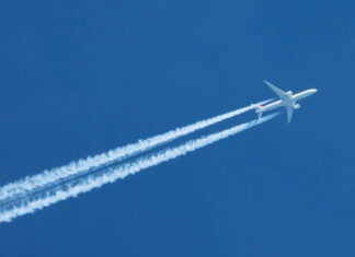 Las estelas de los aviones, un desafío climático que los satélites actuales no logran captar por completo