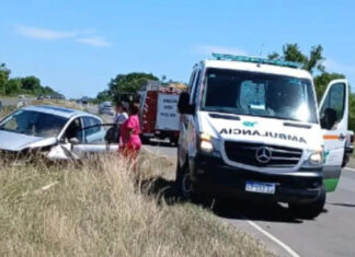 Una conductora perdió el control y chocó contra el guardarraíl en la Autovía 12