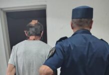 Detienen a un hombre de 53 años por agredir y amenazar a su pareja con un cuchillo