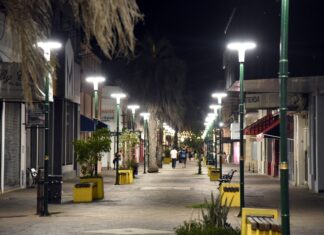 Avanza la puesta en valor del alumbrado en la Peatonal y el Puerto Viejo