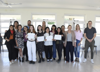 Jóvenes del Centro de las Juventudes Recibieron Certificados del Programa Formar-te