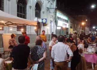 La Noche de las Librerías llenó de libros, música y alegría las calles de Concepción del Uruguay