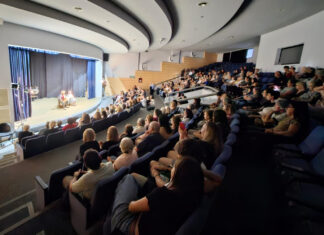 El Taller de Teatro para Adultos Mayores cerró el año con una muestra en el Auditorio Municipal