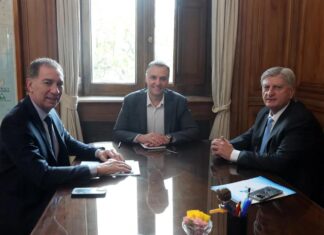 Santilli recibe al gobernador Ziliotto en la Casa Rosada para dialogar sobre la Reforma Laboral