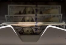 BLANQUEO. Los dólares del colchón vuelven a fugarse del país