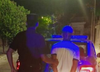 Detienen a un hombre por intentar robar una moto y una bicicleta en un complejo de departamentos