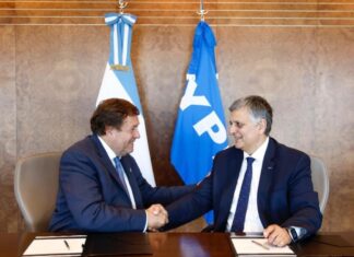 YPF y Río Negro firman acuerdo clave para el desarrollo del proyecto Argentina LNG