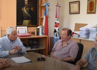 Con conflicto laboral en Granja Tres Arroyos, Lauritto actúa de nexo entre sindicatos y empresa